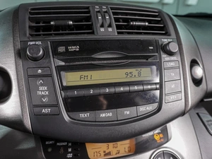 Внедорожник Toyota RAV4 2011 года, 1379000 рублей, Воронеж