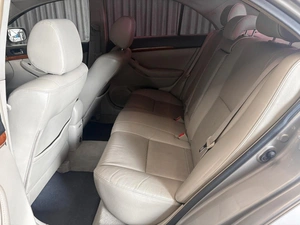 Седан Toyota Avensis 2006 года, 749000 рублей, Красноярск