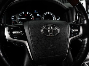 Внедорожник Toyota Land Cruiser 2021 года, 8499000 рублей, Тюмень