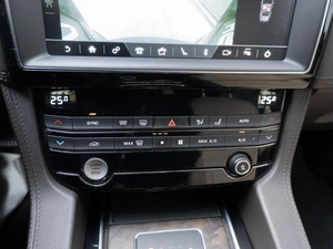 Внедорожник Jaguar F-Pace 2018 года, 3399000 рублей, Санкт-Петербург