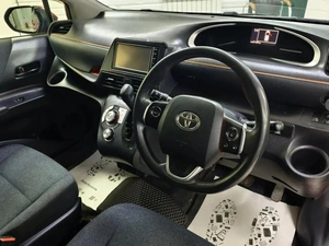 Минивэн Toyota Sienta 2016 года, 1100000 рублей, Ачинск