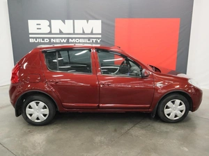 Хэтчбек Renault Sandero 2011 года, 630000 рублей, Курск