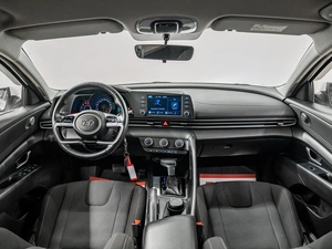 Седан Hyundai Elantra 2021 года, 2015000 рублей, Красноярск