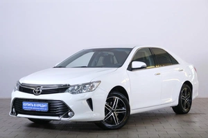 Седан Toyota Camry 2016 года, 2299000 рублей, Омск