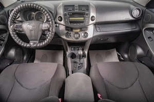 Внедорожник Toyota RAV4 2011 года, 1499000 рублей, Томск