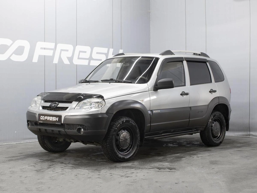 Внедорожник Chevrolet Niva 2015 года, 598000 рублей, Омск