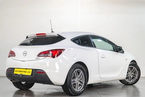 Хетчбэк Opel Astra GTC 2013 года, 1129000 рублей, Челябинск