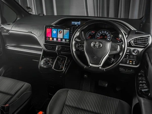 Минивэн Toyota Noah 2017 года, 2370000 рублей, Тюмень