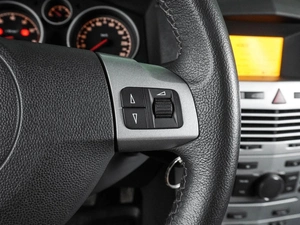 Седан Opel Astra 2011 года, 1155000 рублей, Воронеж