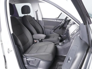 Внедорожник Volkswagen Tiguan 2012 года, 1120000 рублей, Ростов-на-Дону