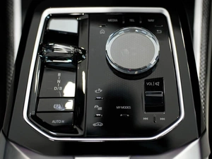 Седан BMW i7 2022 года, 13000000 рублей, Омск