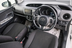 Хетчбэк Toyota Vitz 2016 года, 919000 рублей, Красноярск