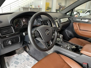 Внедорожник Volkswagen Touareg 2013 года, 2537000 рублей, Солонцы