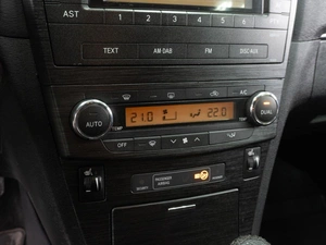 Седан Toyota Avensis 2009 года, 1019000 рублей, Тюмень