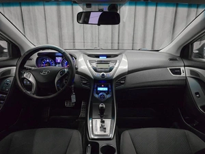 Седан Hyundai Elantra 2012 года, 1050000 рублей, Красноярск