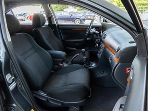 Седан Toyota Avensis 2006 года, 675000 рублей, Волгоград