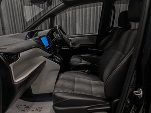 Минивэн Toyota Noah 2019 года, 2150000 рублей, Красноярск