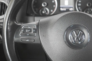 Внедорожник Volkswagen Tiguan 2011 года, 1409000 рублей, Кемерово