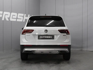 Внедорожник Volkswagen Tiguan 2019 года, 2880000 рублей, Омск