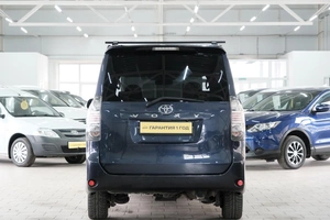 Минивэн Toyota Voxy 2008 года, 1179000 рублей, Омск