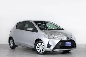 Хетчбэк Toyota Vitz 2018 года, 1199000 рублей, Новосибирск