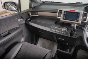 Минивэн Honda Freed 2012 года, 959000 рублей, Томск