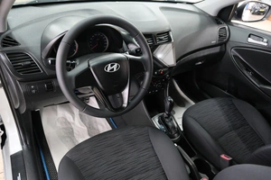 Седан Hyundai Solaris 2014 года, 919000 рублей, Омск