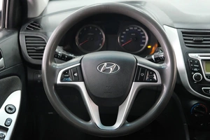 Седан Hyundai Solaris 2013 года, 839000 рублей, Омск