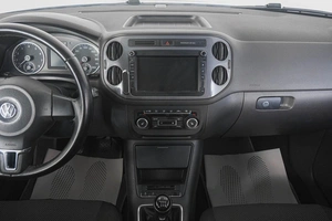 Внедорожник Volkswagen Tiguan 2011 года, 1289000 рублей, Кемерово