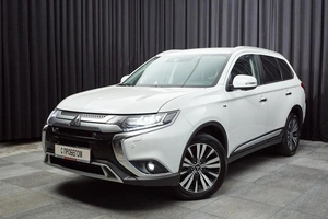 Внедорожник Mitsubishi Outlander 2021 года, 3850000 рублей, Красноярск