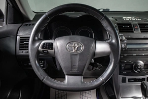 Седан Toyota Corolla 2011 года, 969000 рублей, Сургут