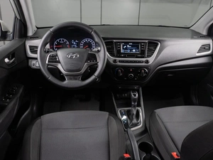 Седан Hyundai Solaris 2018 года, 1359000 рублей, Тюмень