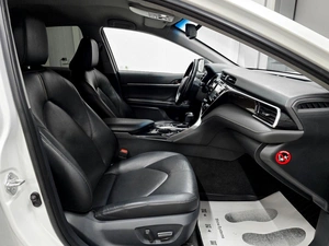 Седан Toyota Camry 2019 года, 2380000 рублей, Красноярск