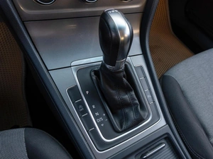 Хетчбэк Volkswagen Golf 2013 года, 879000 рублей, Саратов