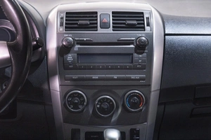 Седан Toyota Corolla 2011 года, 1089000 рублей, Томск