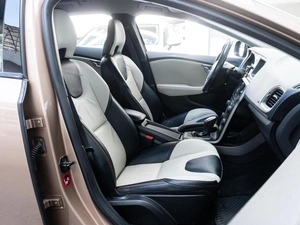 Хетчбэк Volvo V40 Cross Country 2013 года, 1335000 рублей, Волгоград