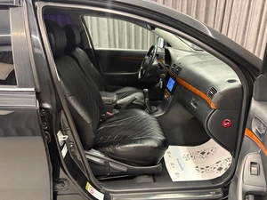 Седан Toyota Avensis 2008 года, 950000 рублей, Красноярск