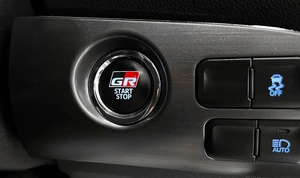 Хетчбэк Toyota Prius PHV 2018 года, 2357000 рублей, Красноярск