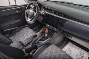 Седан Toyota Corolla 2014 года, 1359000 рублей, Томск