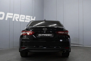 Седан Toyota Camry 2022 года, 2850000 рублей, Омск