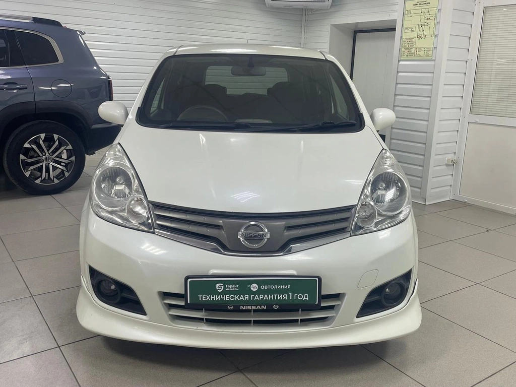 Хетчбэк Nissan Note 2011 года, 700000 рублей, Ачинск