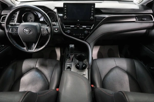 Седан Toyota Camry 2021 года, 2799000 рублей, Омск