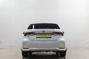 Седан Toyota Corolla 2019 года, 1949000 рублей, Новокузнецк