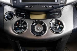 Внедорожник Toyota RAV4 2011 года, 1399000 рублей, Пермь