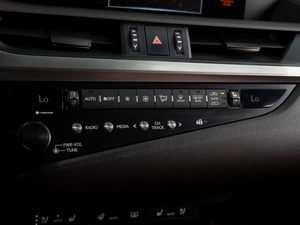 Седан Lexus ES 2019 года, 2949000 рублей, Тюмень