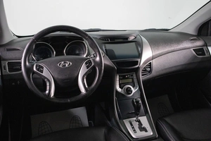 Седан Hyundai Avante 2011 года, 969000 рублей, Сургут