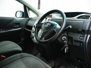 Хетчбэк Toyota Ractis 2010 года, 769000 рублей, Красноярск