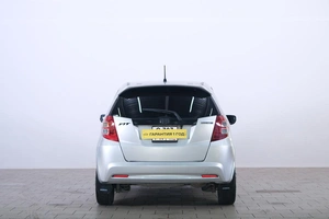 Хетчбэк Honda Fit 2010 года, 529000 рублей, Омск