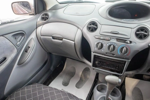 Хетчбэк Toyota Vitz 2000 года, 379000 рублей, Барнаул