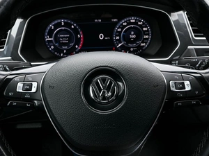 Внедорожник Volkswagen Tiguan 2017 года, 2400000 рублей, Волгоград